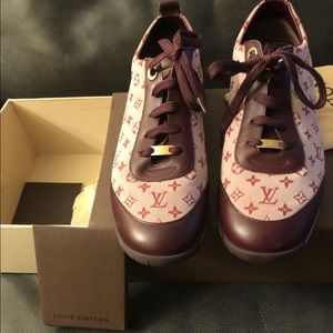 100% Authentic Louis Vuitton sneakers like new!!!!